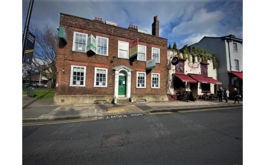 118 High Street, UB8
